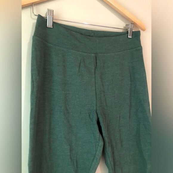 📳 Waffle Knit Green Leggings - Picture 2 of 3